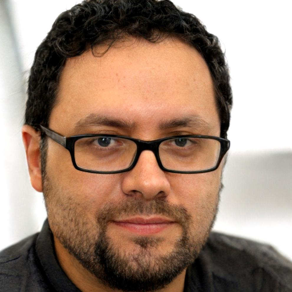 Retrato profesional de Adrián Vidal